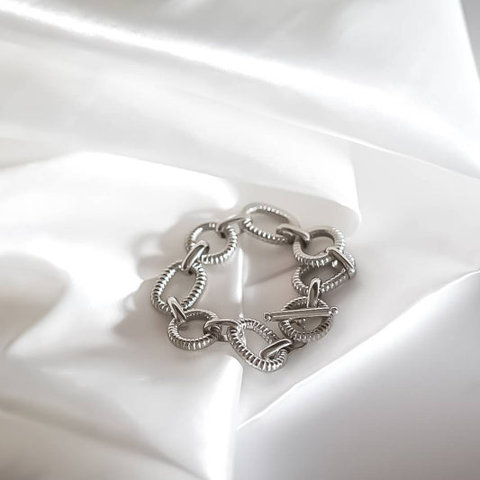 The Vera T-bar Bracelet