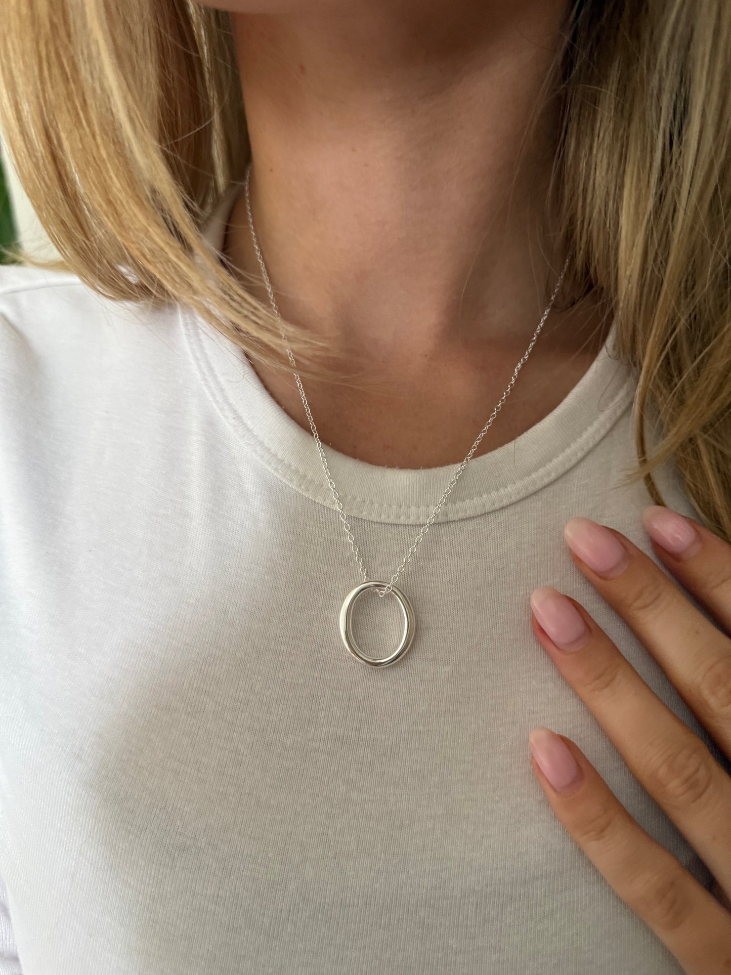 The O Necklace