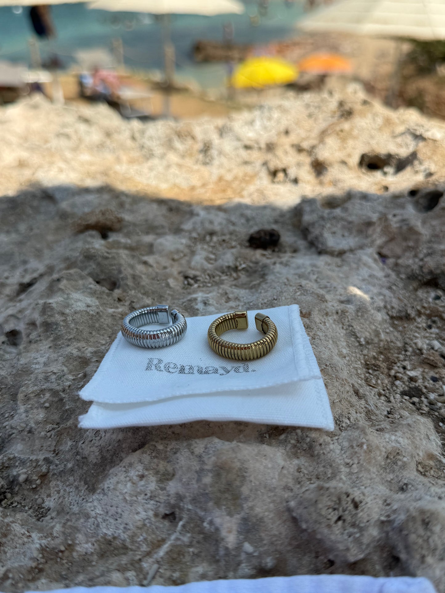 Two rings on REMAYD WALLET