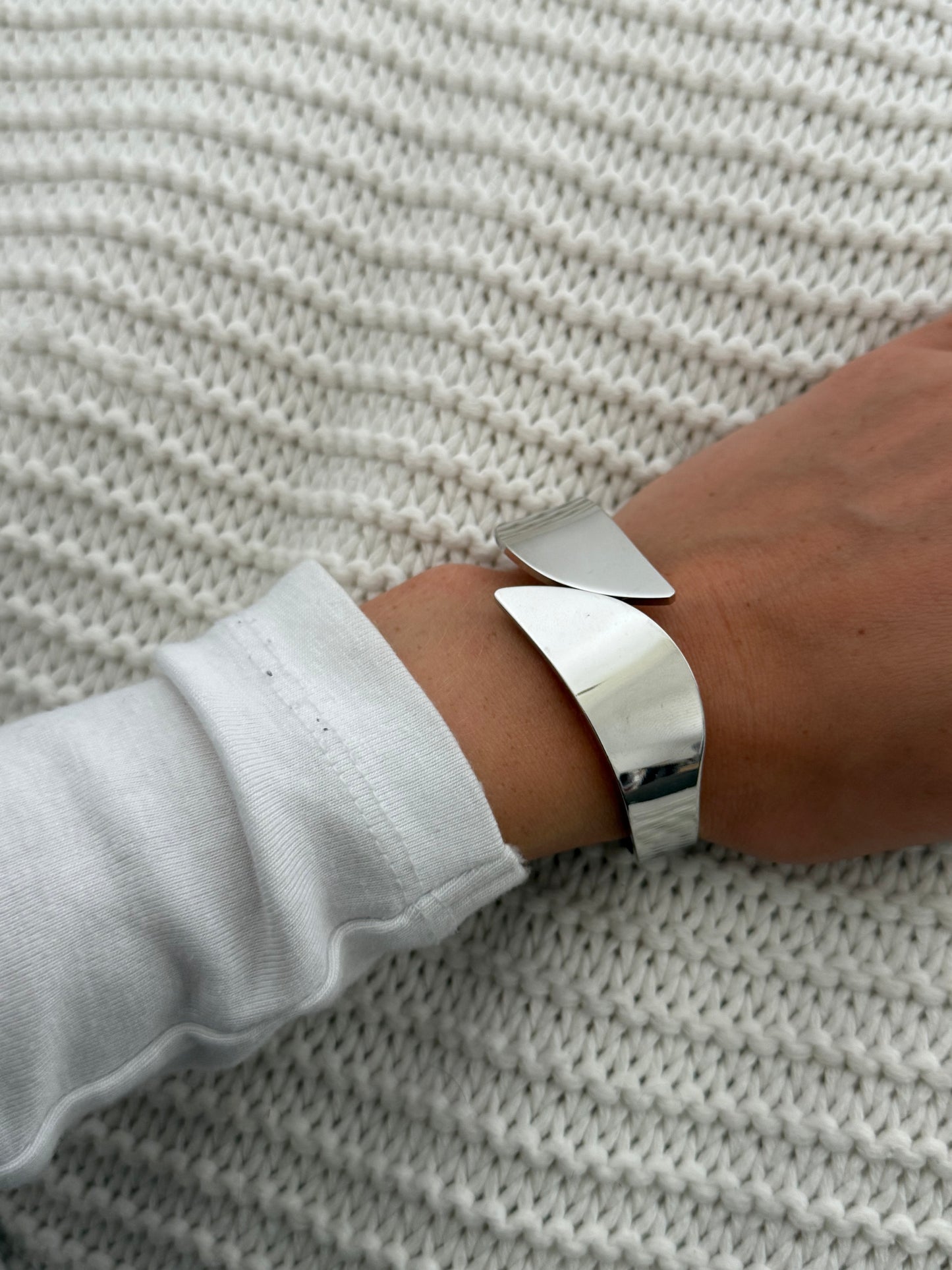 The Gloss Bangle