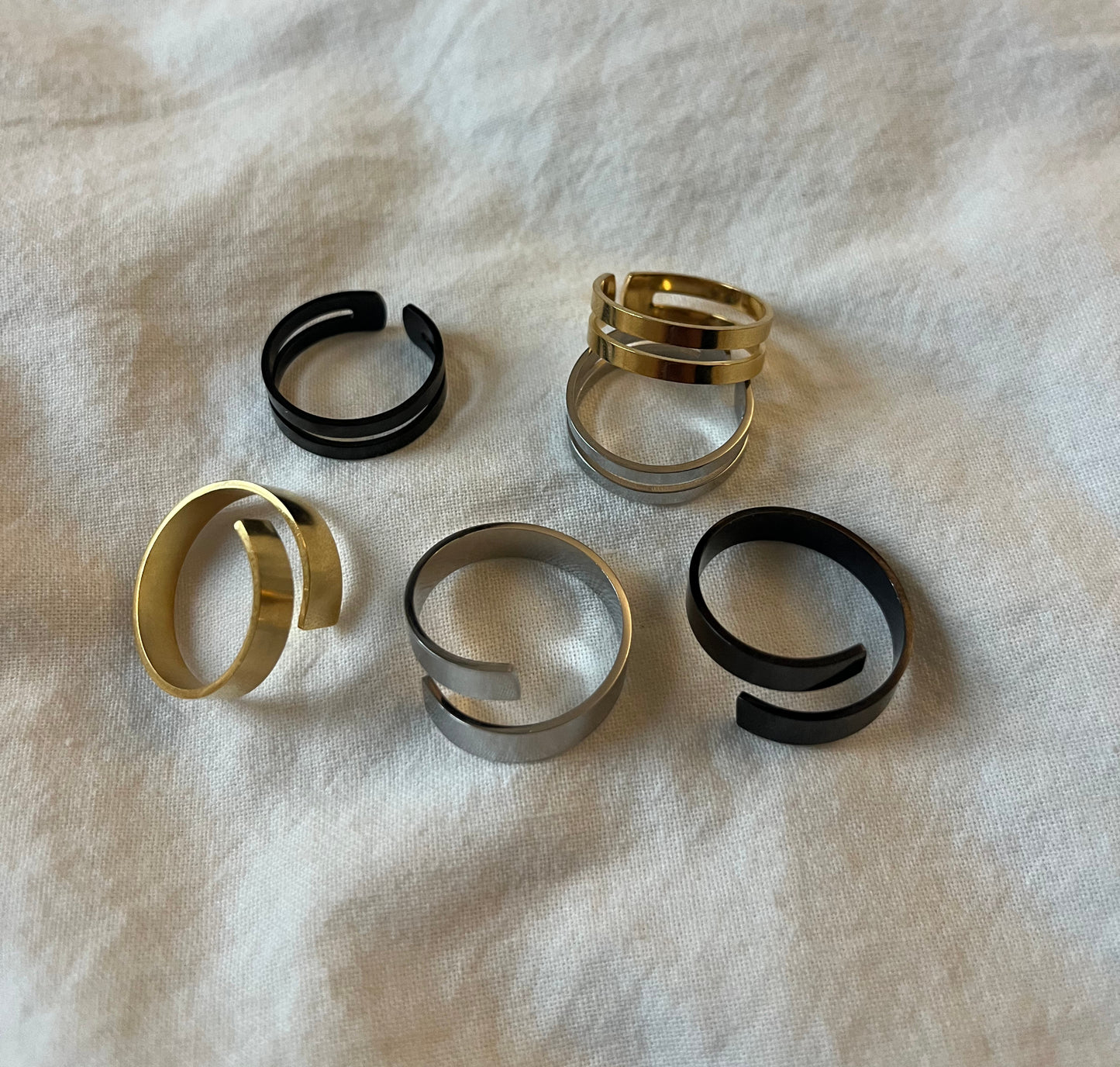 The Men's Twist Ring image 3