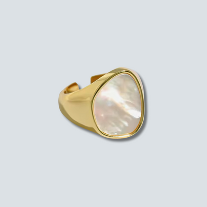 The Signet Ring image 0