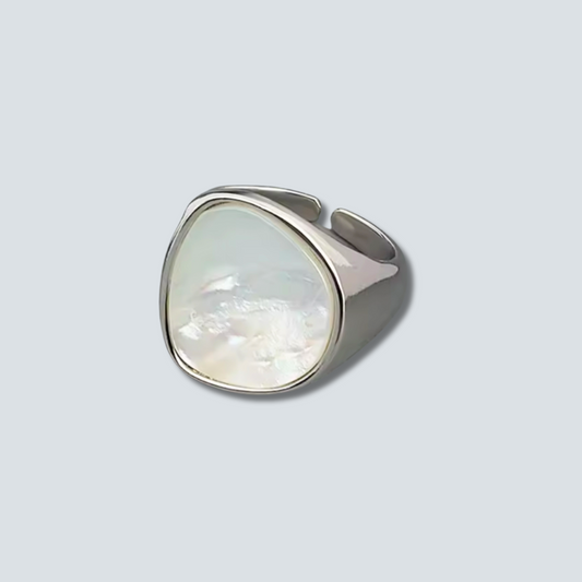 The Signet Ring image 1
