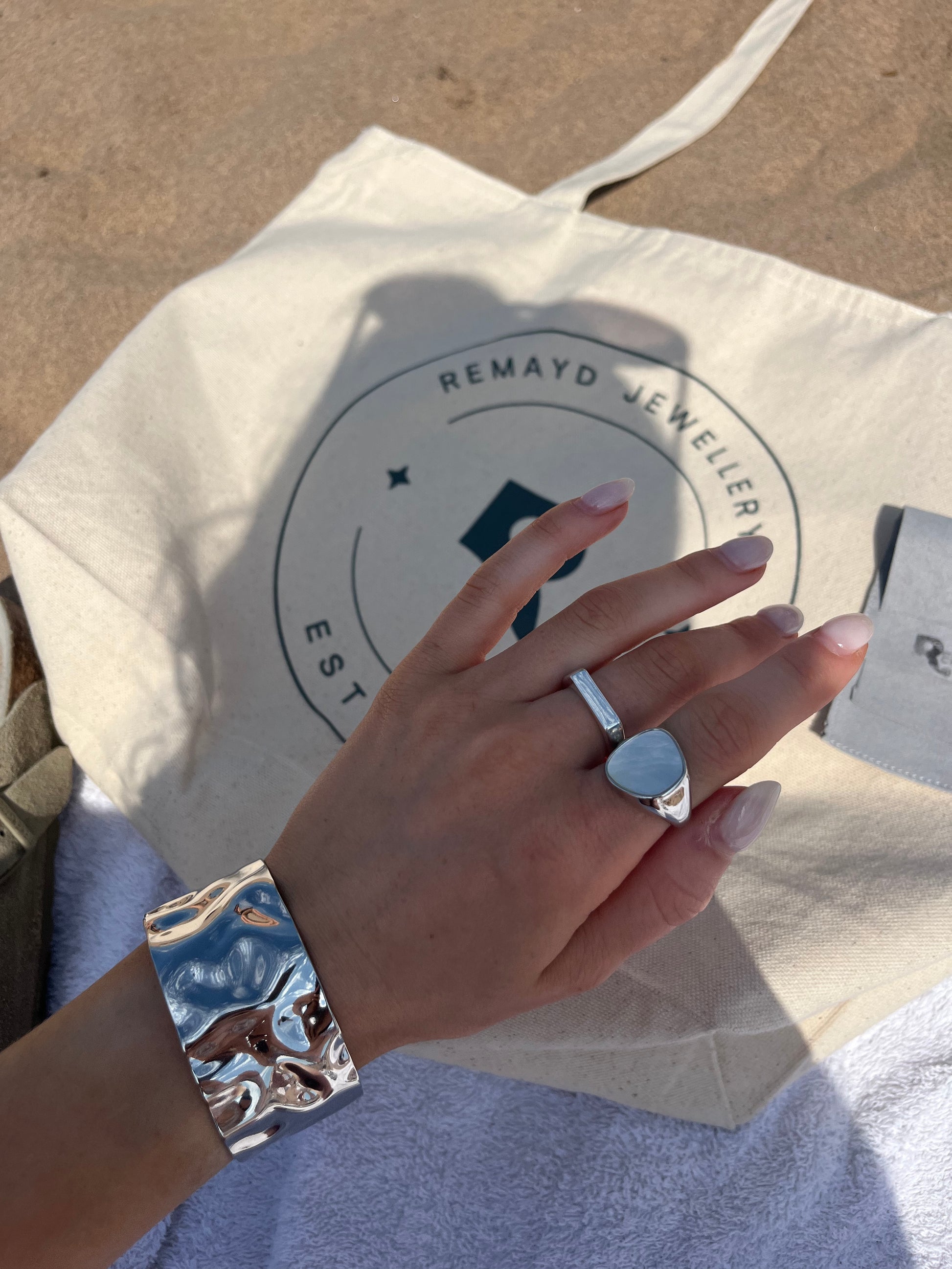 The Signet Ring image 3