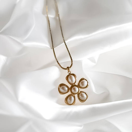 The Bloom Flower Pendant Necklace
