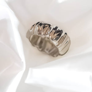 The Luna Chunky Ridge Bangle