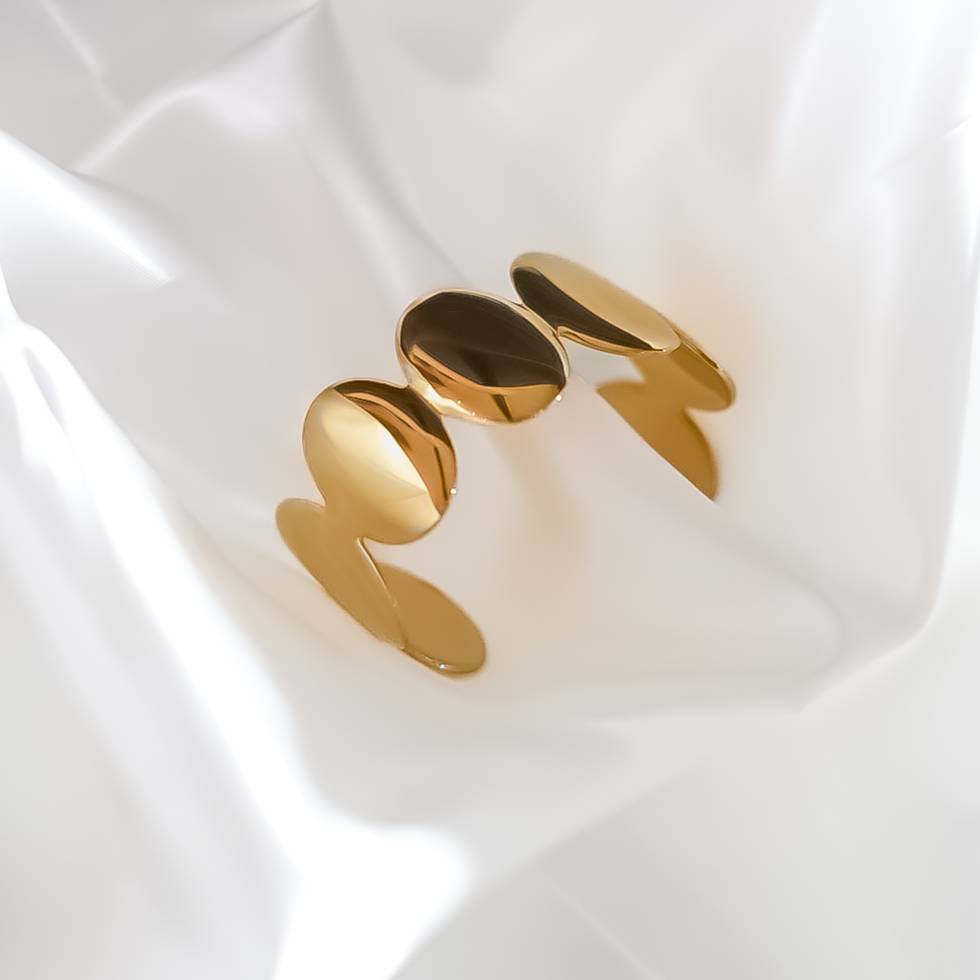 The Pebble Round Disk Bangle