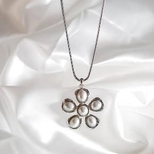 The Bloom Flower Pendant Necklace