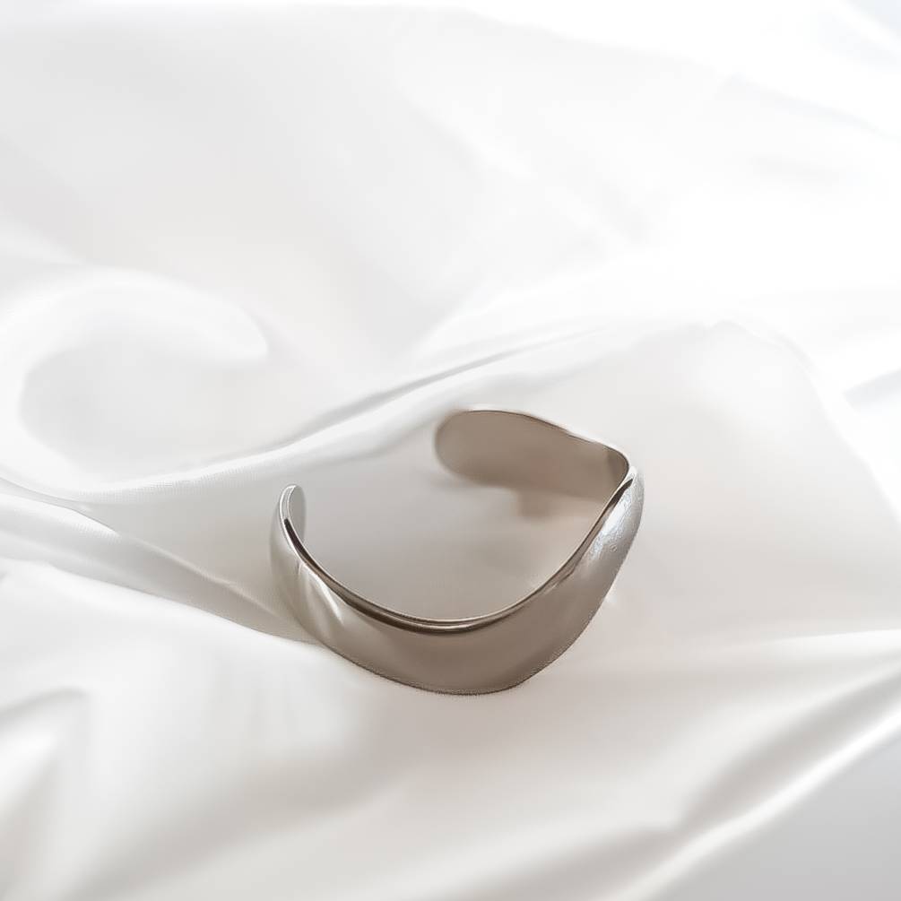 The Claw Wave Bangle