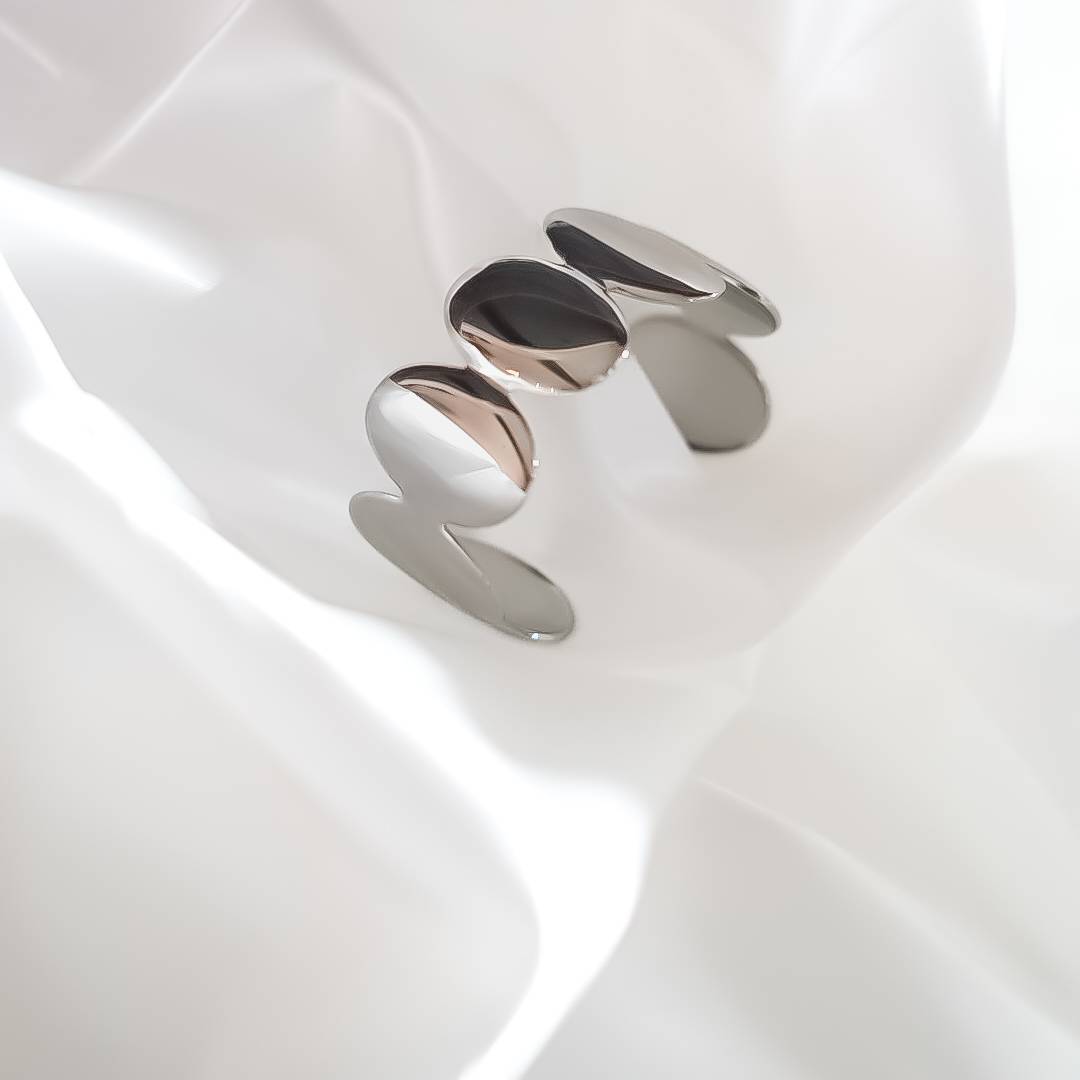 The Pebble Round Disk Bangle