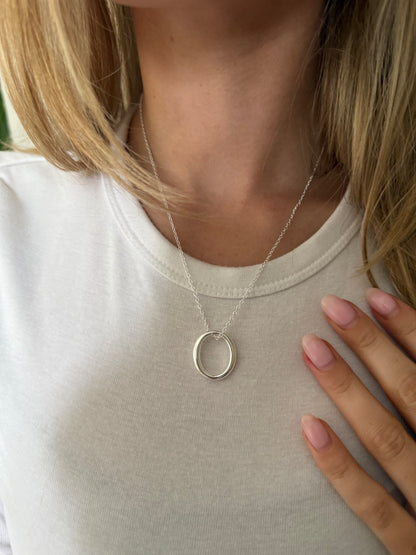 The O Necklace
