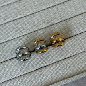 THREE CHUNKY RINGS, GOLD, SILVER, MIXED METAL