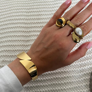 The Gloss Clasp Bangle