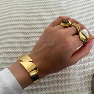 The Gloss Clasp Bangle