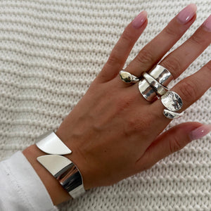 The Gloss Clasp Bangle