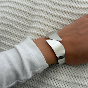 The Gloss Clasp Bangle