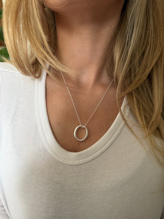 The O Necklace