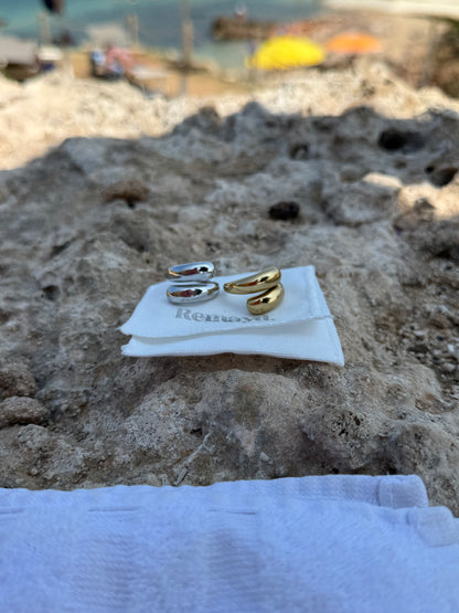 CHUNKY RINGS on a REMAYD WALLET.