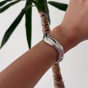 The Claw Wave Bangle