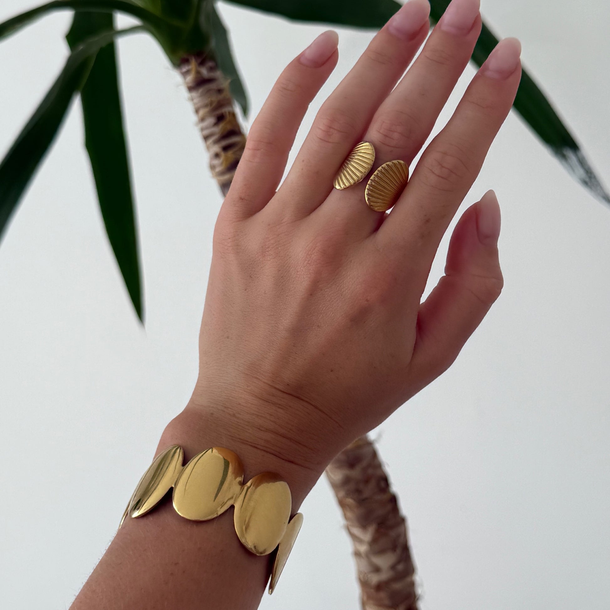 The Pebble Round Disk Bangle