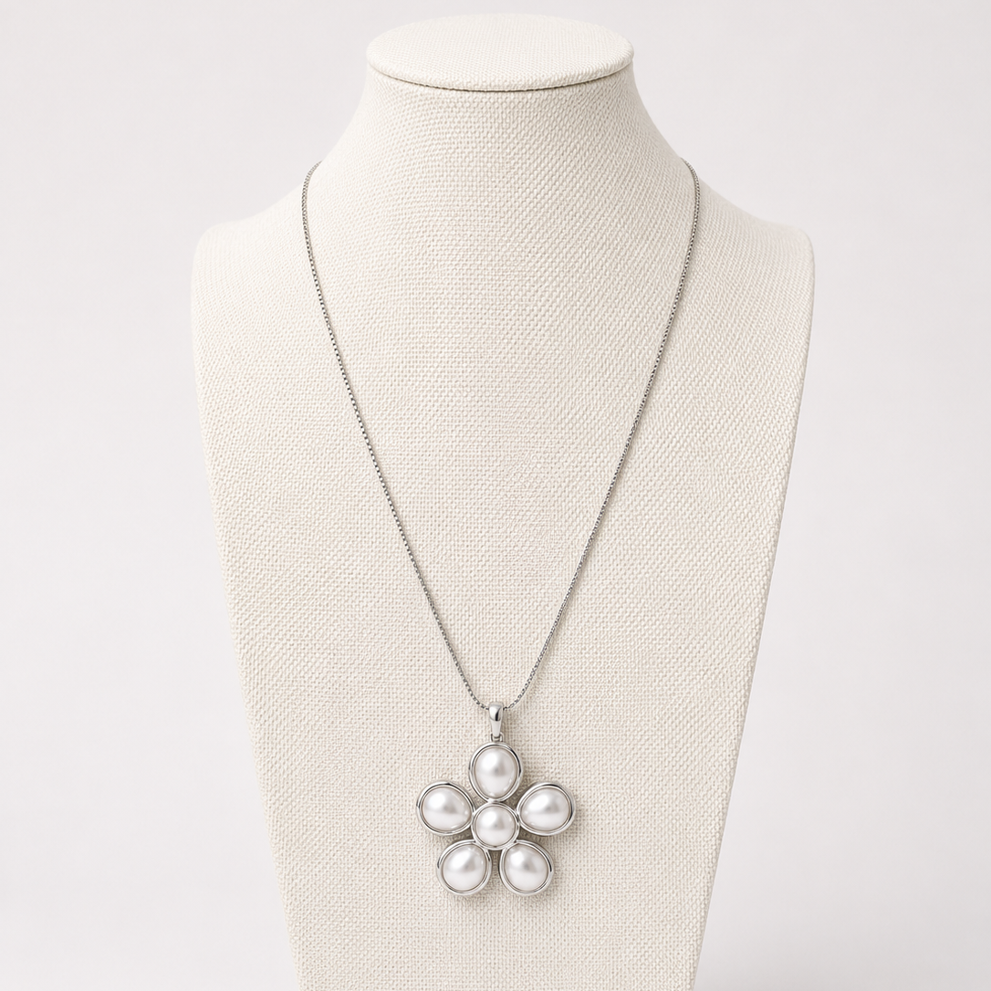 The Bloom Flower Pendant Necklace